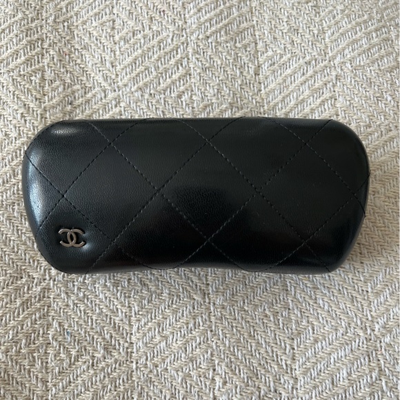 CHANEL Black Quilted Eyewear Case - Picture 1 of 6